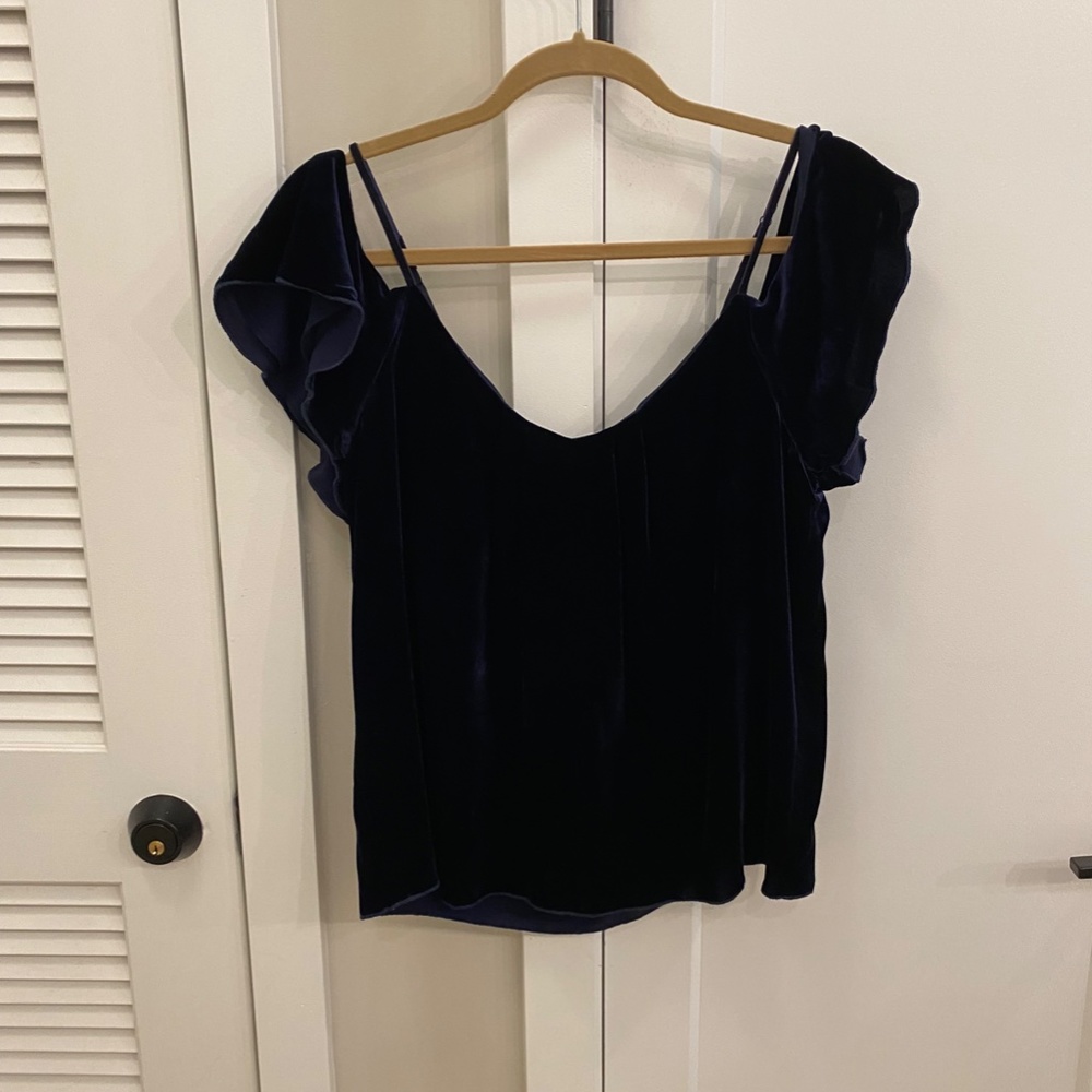 joie off shoulder fall/winter top